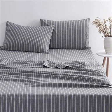 ग्रे धारीदार सूती चादरें